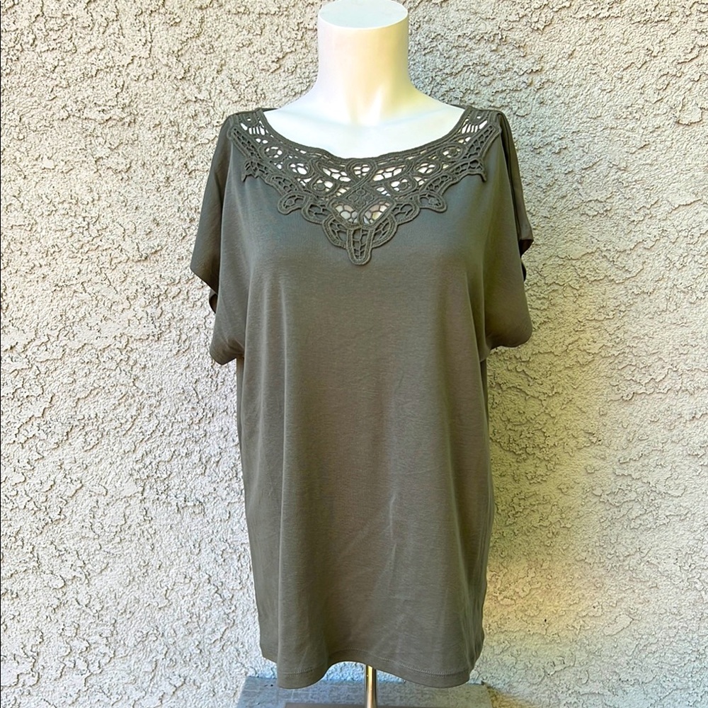 Talbots Olive Green Crochet Neckline Soft Pima Cotton Shirt Top Short Sleeves